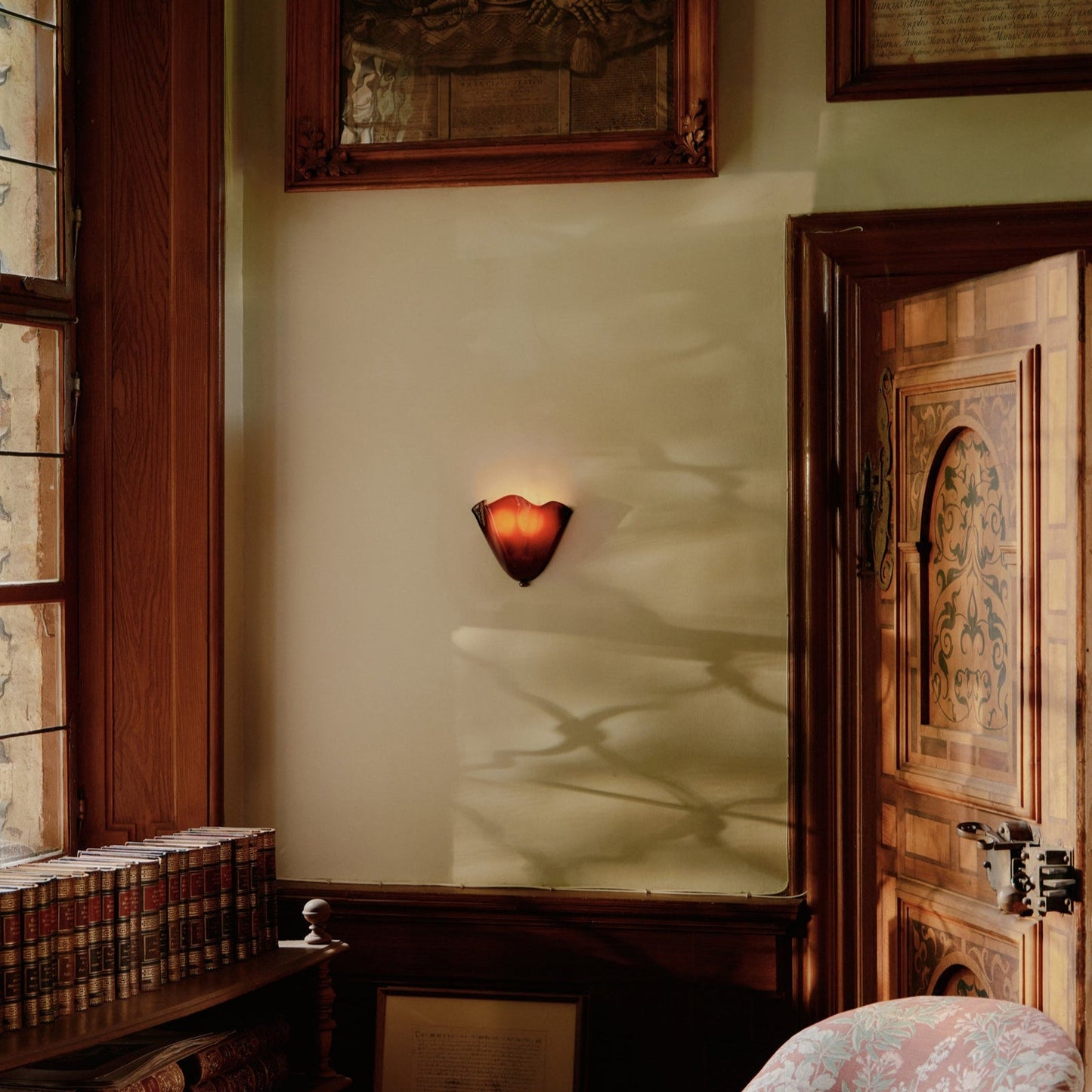 VeraShell | Elegant Retro Colored Glass Wall Sconce Light Fixture 8